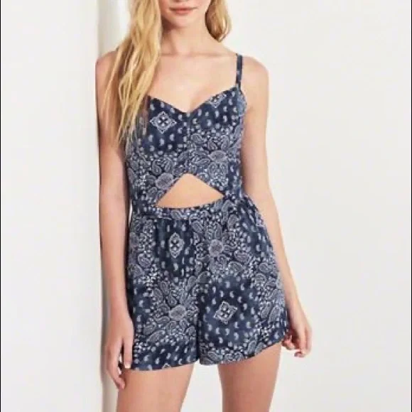 Blue Paisley Cut-Out Romper - Picture 2 of 11